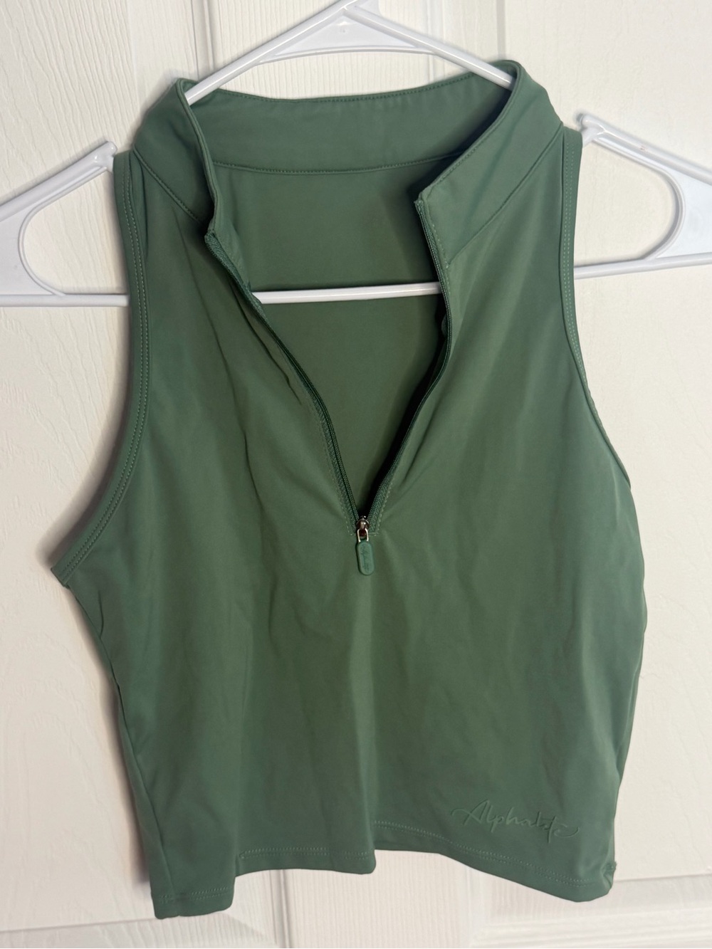 Alphalete Women’s Sage Green Sleeveless Zip-Front Top